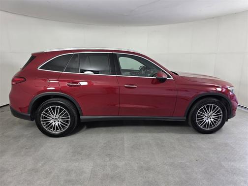 2025 Mercedes-Benz GLC 300 