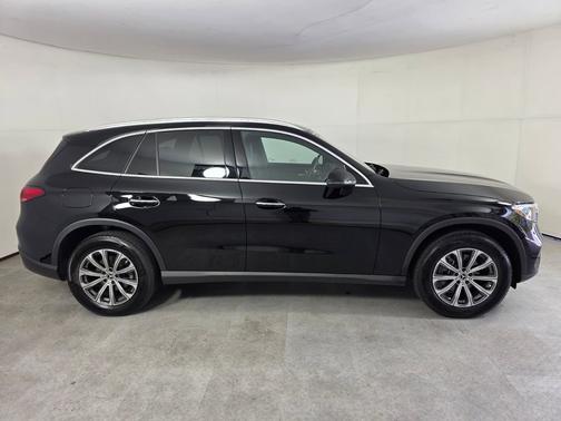 Black 2025 Mercedes-Benz GLC 300