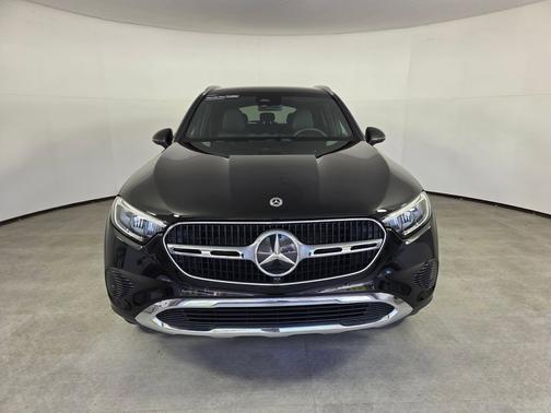 Black 2025 Mercedes-Benz GLC 300