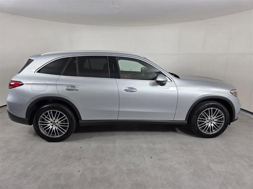 2025 Mercedes-Benz GLC 300 