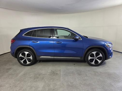 Starling Blue Metallic 2025 Mercedes-Benz GLA 250
