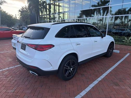 2025 Mercedes-Benz GLC 300 