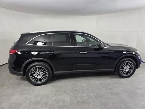 2025 Mercedes-Benz GLC 300 