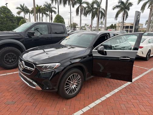 2025 Mercedes-Benz GLC 300 