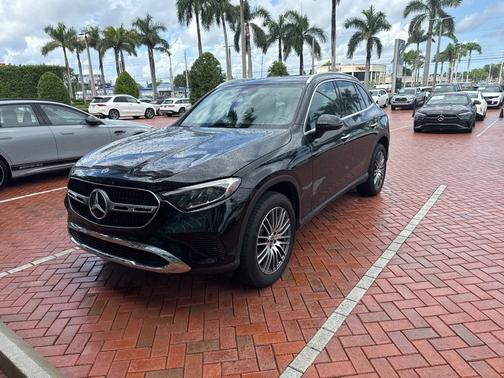 2025 Mercedes-Benz GLC 300 