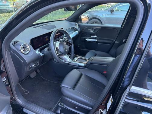 2025 Mercedes-Benz GLB 250 