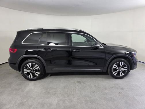 2025 Mercedes-Benz GLB 250 