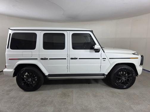 MANUFAKTUR  Moonlight White Magno 2024 Mercedes-Benz G-Class