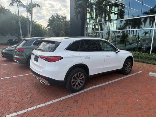 2025 Mercedes-Benz GLC 300 