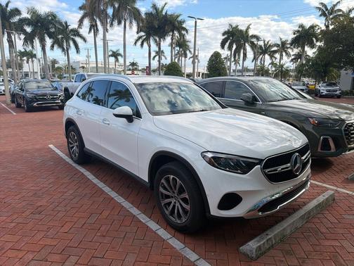 2025 Mercedes-Benz GLC 300 