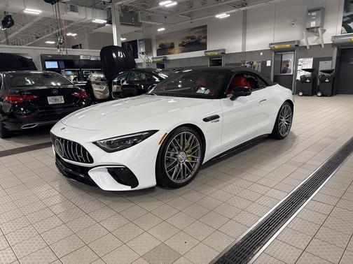 MANUFAKTUR Moonlight White Metallic 2022 Mercedes-Benz AMG SL 55 Base