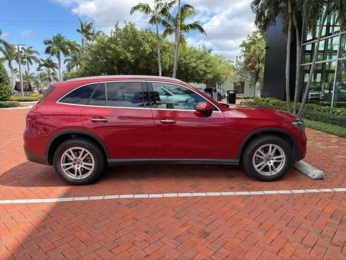 2025 Mercedes-Benz GLC 300 4MATIC
