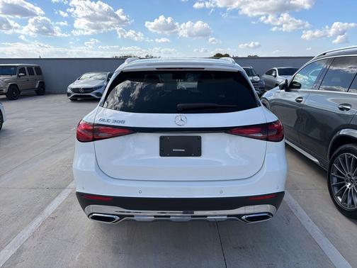 2025 Mercedes-Benz GLC 300 