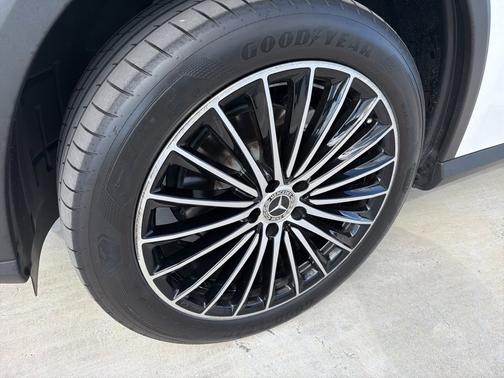 2025 Mercedes-Benz GLC 300 