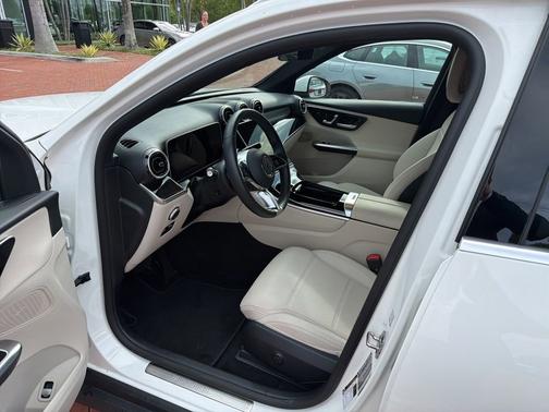 2025 Mercedes-Benz GLC 300 Base