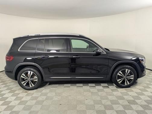 2025 Mercedes-Benz GLB 250 