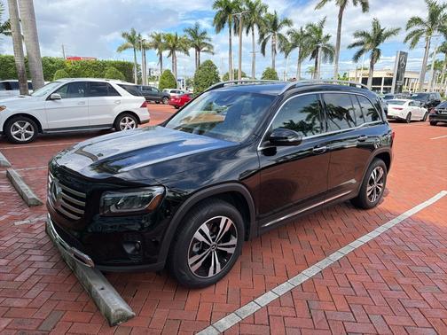2025 Mercedes-Benz GLB 250 