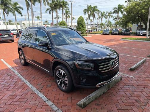 2025 Mercedes-Benz GLB 250 