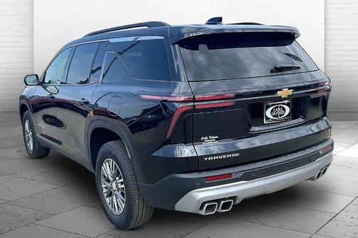 Mosaic Black Metallic 2024 Chevrolet Traverse LT