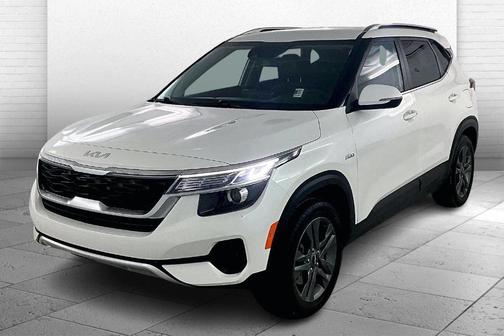 Snow White Pearl 2023 Kia Seltos S