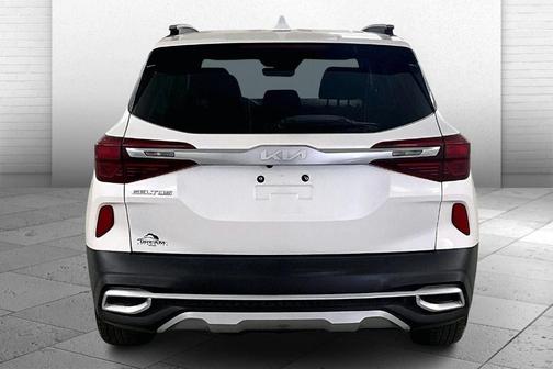 Snow White Pearl 2023 Kia Seltos S