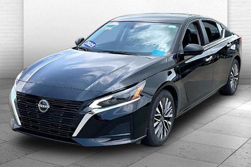 Black 2025 Nissan Altima SV