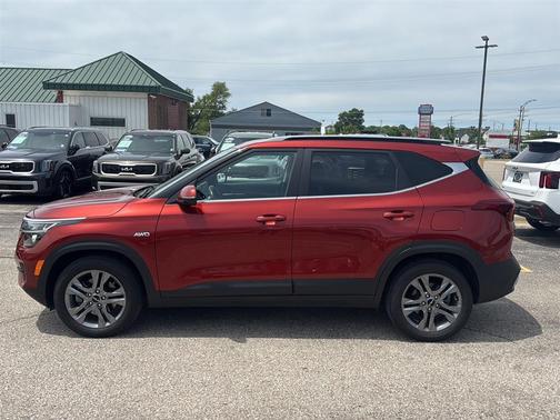 Mars Orange 2023 Kia Seltos S