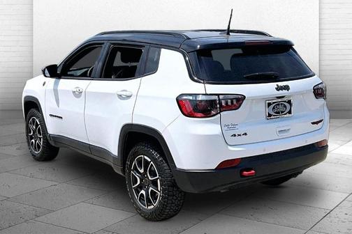 Bright White Clearcoat 2025 Jeep Compass Trailhawk