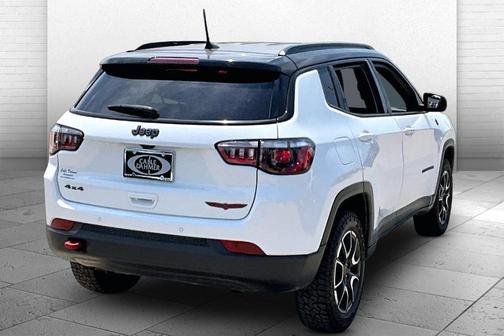 Bright White Clearcoat 2025 Jeep Compass Trailhawk