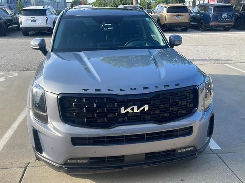 Everlasting Silver 2022 Kia Telluride SX