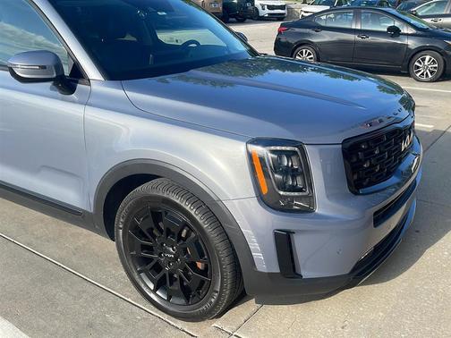 Everlasting Silver 2022 Kia Telluride SX