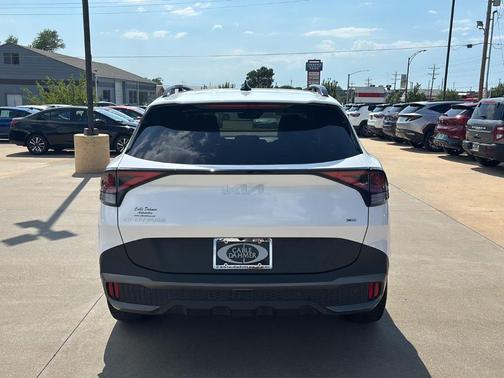 Glacial White Pearl 2023 Kia Sportage X-Line