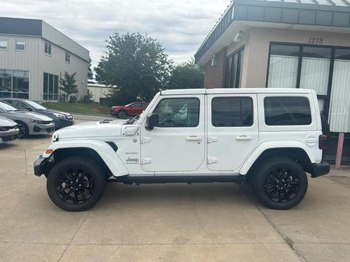 Bright White Clearcoat 2023 Jeep Wrangler 4xe Sahara