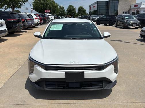Snow White Pearl 2025 Kia K4