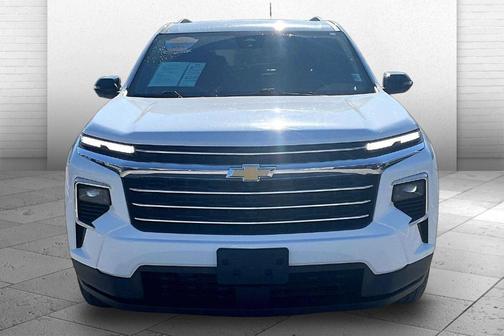 Summit White 2024 Chevrolet Traverse LT