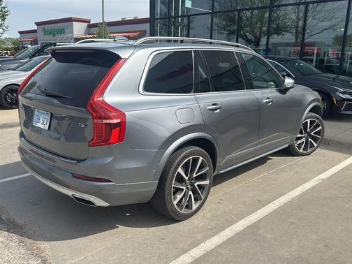 Gray Metallic 2018 Volvo XC90 T6 Momentum