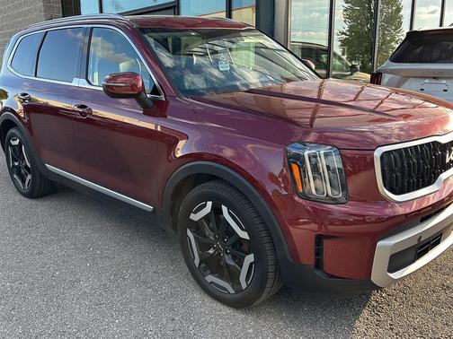 Red 2023 Kia Telluride EX