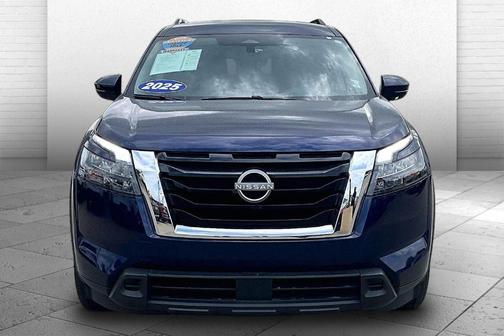 Deep Ocean Blue 2025 Nissan Pathfinder SV