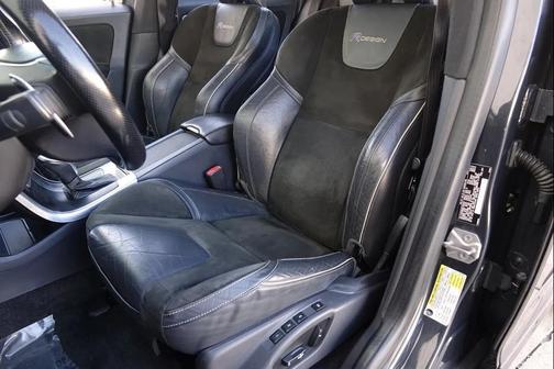 2015 Volvo XC60 T6 R-Design Platinum