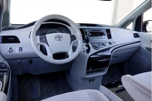 2011 Toyota Sienna LE
