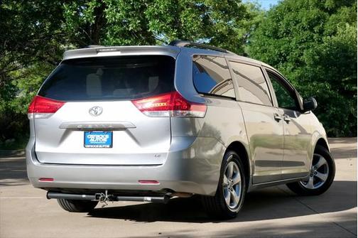 2011 Toyota Sienna LE