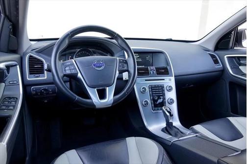 2017 Volvo XC60 T5 Dynamic