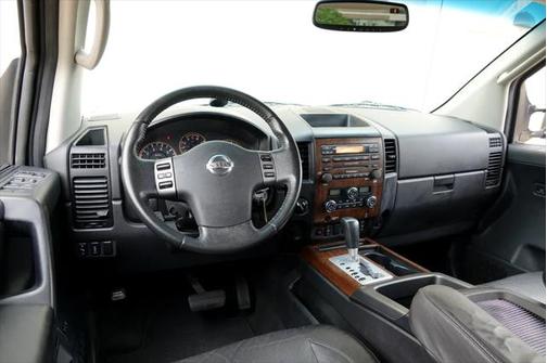 2010 Nissan Titan LE