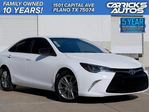 White 2017 Toyota Camry SE