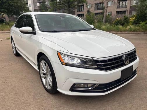 2018 Volkswagen Passat 2.0T SEL Premium