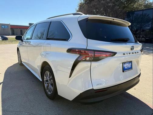 2021 Toyota Sienna XLE 7 Passenger