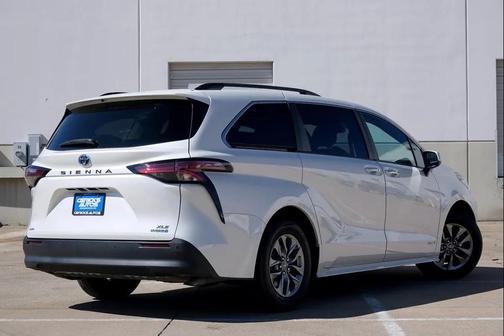 2021 Toyota Sienna XLE 7 Passenger