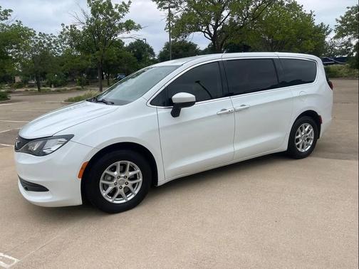 2020 Chrysler Voyager LX