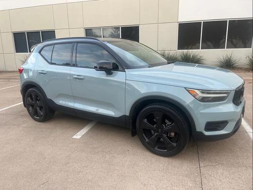 2019 Volvo XC40 T5 Momentum
