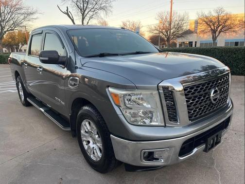 2017 Nissan Titan SV